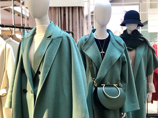 AM服装陈列展示滚动