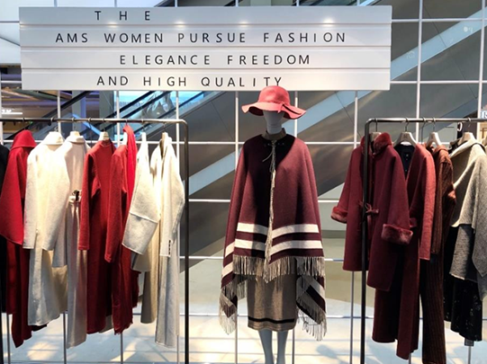 AM服装陈列展示滚动