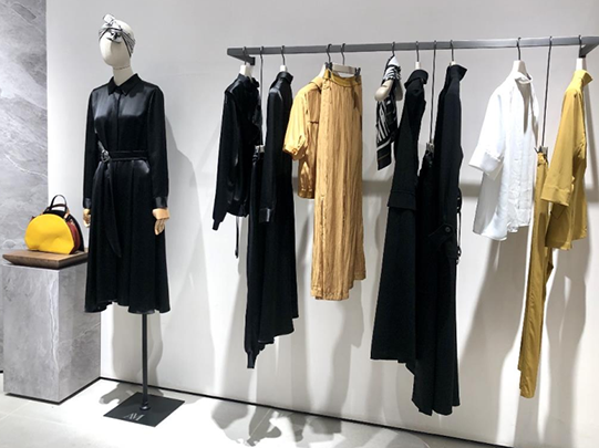 AM服装陈列展示滚动