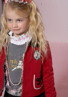 粉紅娜娜品牌童装加盟，国际童装加盟，时尚童装图片