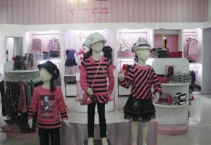 粉紅娜娜PINKNANA服装橱窗，童装品牌粉紅娜娜PINKNANA招商加盟