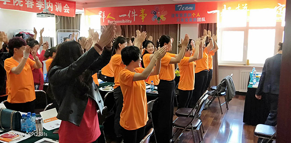 素罗依培训照片