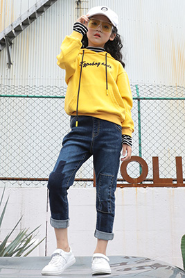 形仔童装产品图