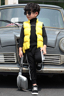 形仔童装产品图