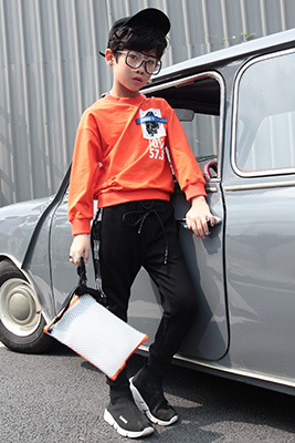 形仔童装产品图