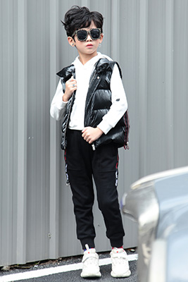 形仔童装产品图