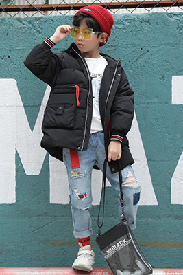 形仔童装产品图