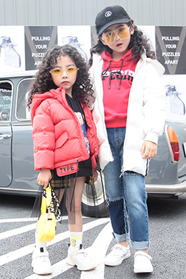 形仔童装产品图