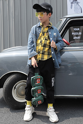 形仔童装产品图