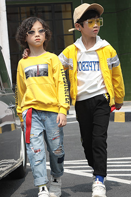 形仔童装产品图