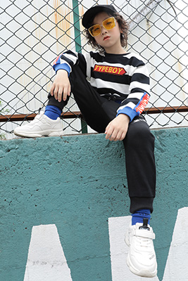 形仔童装产品图