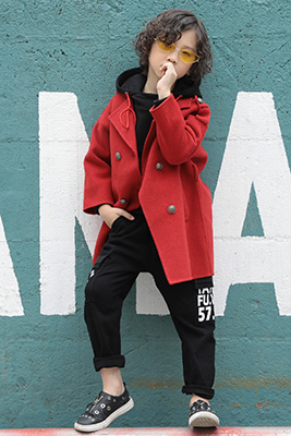 形仔童装产品图