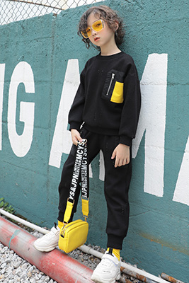 形仔童装产品图