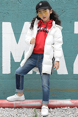 形仔童装产品图