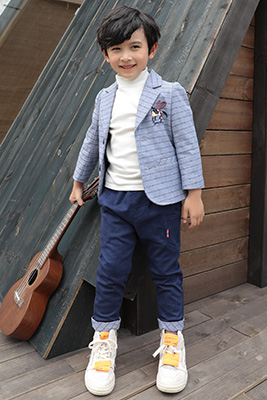 形仔童装产品图