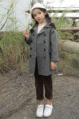 形仔童装产品图