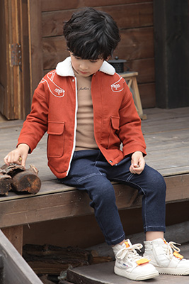 形仔童装产品图