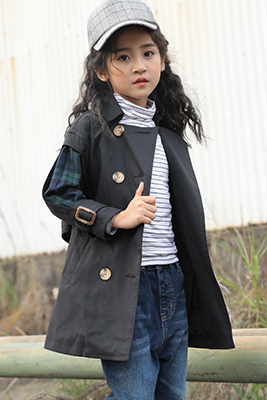 形仔童装产品图