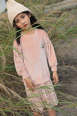 形仔童装产品图