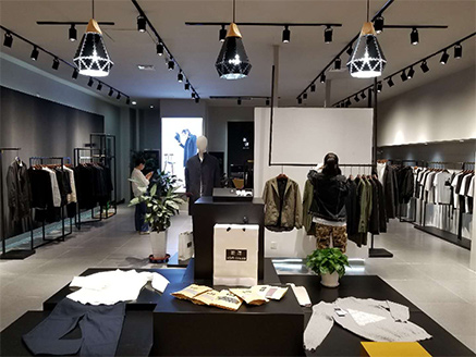 VOIR CHESS观译店铺滚动图