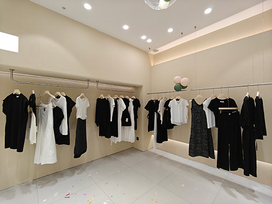 以文女装店铺图