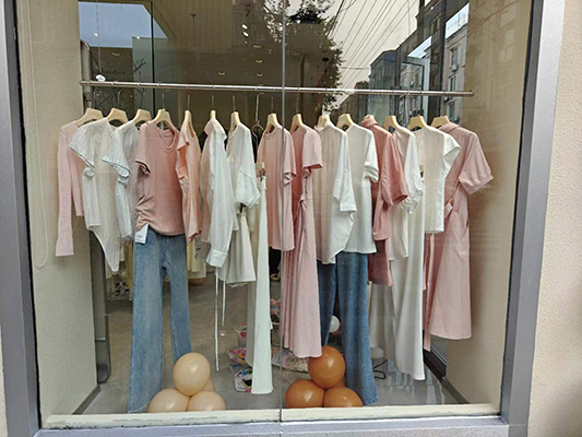 以文女装店铺图