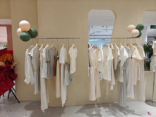 以文女装店铺图